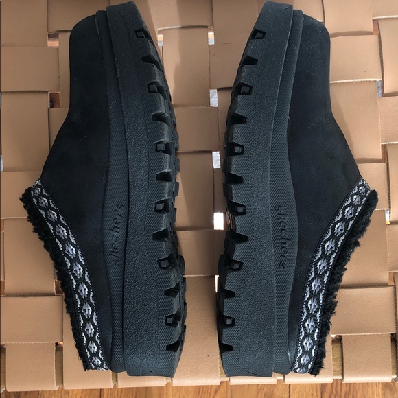 SKECHERS Shindigs Comfy Hour Clogs w. Faux  Sherpa Lining Black Size 7.5 - Picture 8 of 9